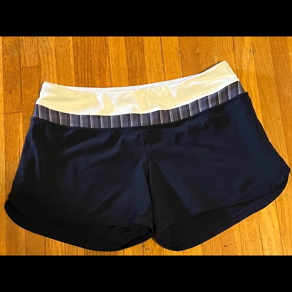 Lululemon Athletica Navy blue white shorts size 10 - Picture 7 of 7